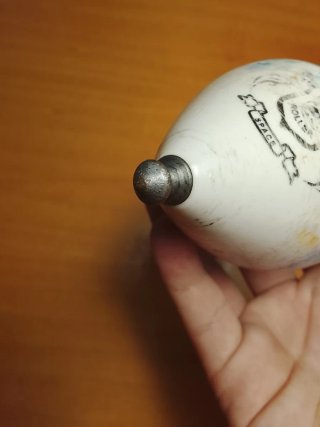 Lote de 2 peonzas de madera y decorada