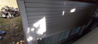 Ventana aluminio blanco con persiana.Puente térmic