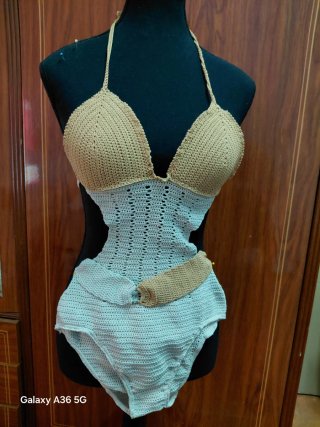Traje de baño entero crochet beige y blanco