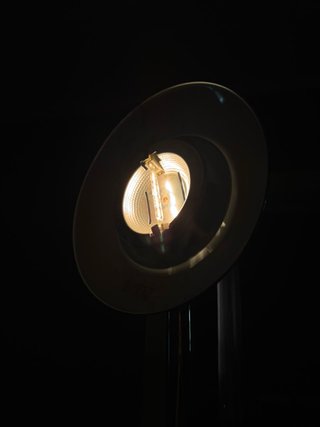 Lámpara halógena retro cromada de 500 W ajustable.