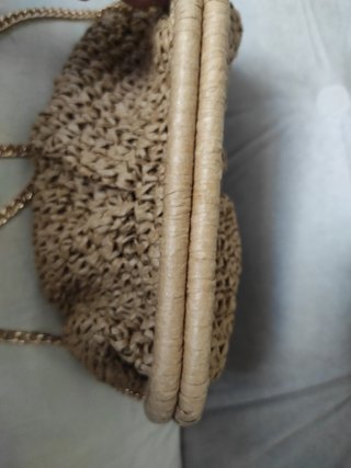 Bolso de rafia trenzada dorado