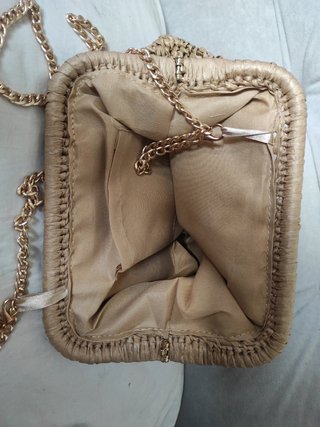 Bolso de rafia trenzada dorado