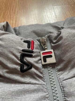 Abrigo Fila Gris y Blanco