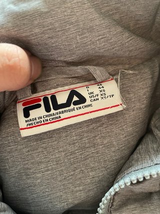 Abrigo Fila Gris y Blanco