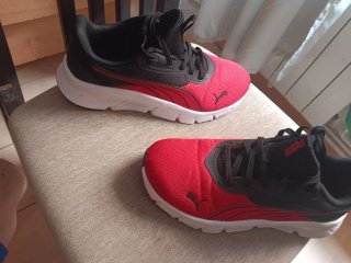 Zapatillas Puma Talla 40 Negras y Rojas