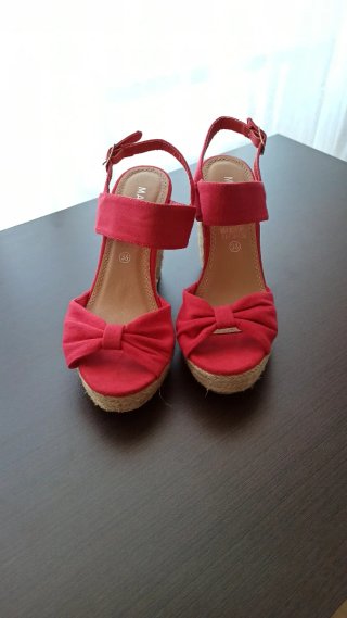 Sandalias cuña rojas lazo y esparto Talla 38
