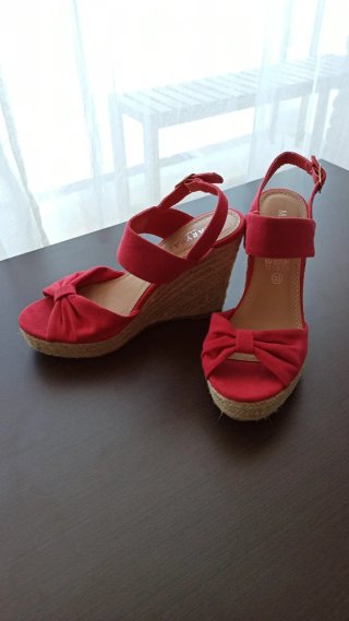 Sandalias cuña rojas lazo y esparto Talla 38