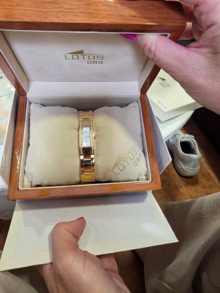 Reloj Lotus Oro con Brillantes