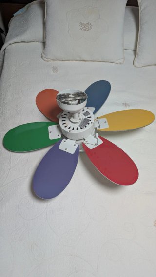 Ventilador techo infantil aspas multicolor