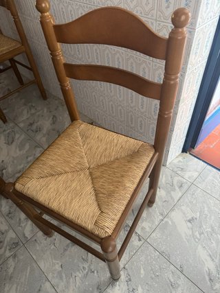Mesa extensible de madera y 6 sillas a juego