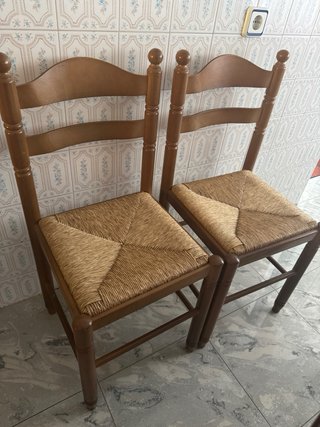 Mesa extensible de madera y 6 sillas a juego