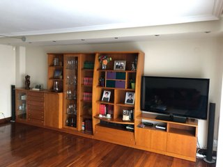 Mueble de salón cerezo con vitrina