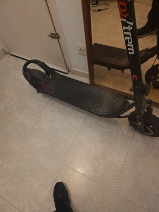 Patinete eléctrico negro