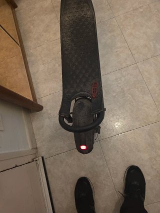 Patinete eléctrico negro