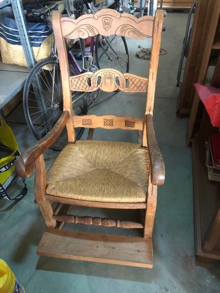 Mecedora de madera y tela