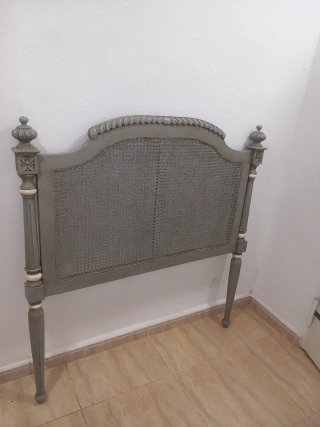 Cabecero cama individual ratán y madera.