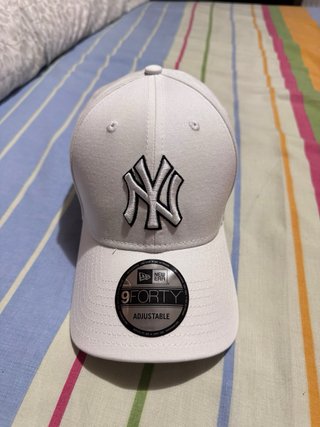 Gorra New Era LA Negra y Blanca