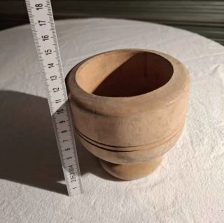 Mortaio antico in legno tornito