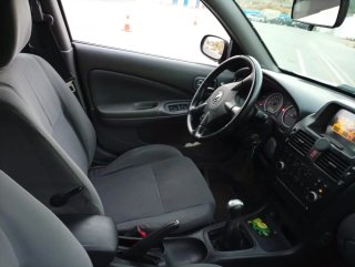 Coche plateado 5 puertas