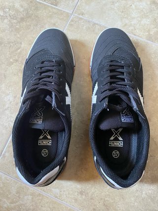 Zapatillas Munich Talla 37 Negras Blancas