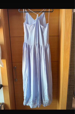 Vestido azul bebé con el bajo bordado y cristalito