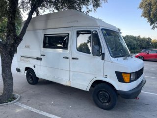 Mercedes-Benz 207d 1985