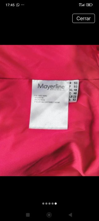 Chaqueta roja de viaje