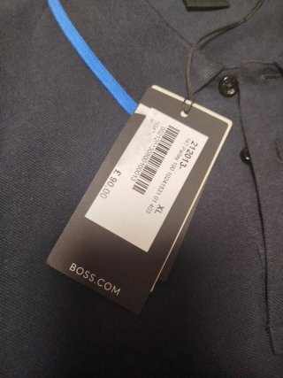 Camiseta Polo Boss Negra con Detalles Azules