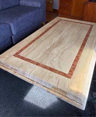 Mesa de centro de mármol beige y rojo
