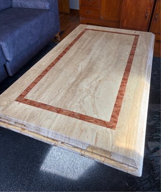 Mesa de centro de mármol beige y rojo