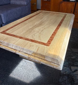 Mesa de centro de mármol beige y rojo
