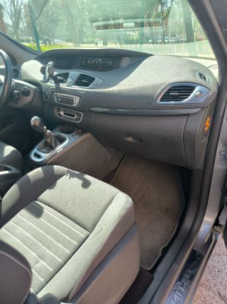 Renault Grand Scenic 2016