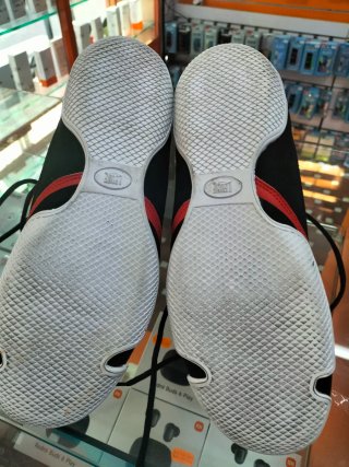 Zapatos de boxeo Leone negros y rojos