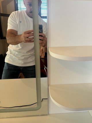 Tocador blanco con espejo y luces LED