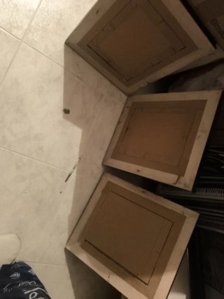 4 Marcos de madera negros y dorados.