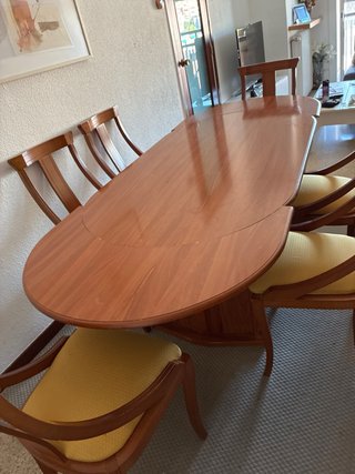 Mesa de madera con 6 sillas