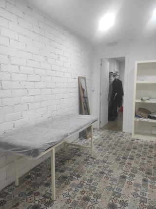 Box de estética /masaje /uñas/etc,en Olesa.