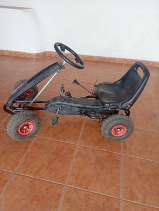 Coche a pedales para niños