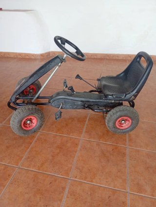 Coche a pedales para niños