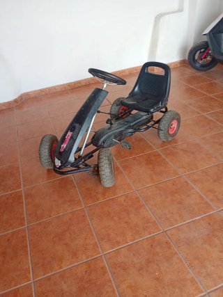 Coche a pedales para niños