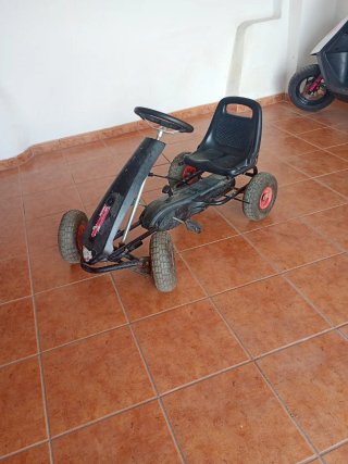 Coche a pedales para niños