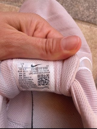 Zapatillas deportivas Nike rosas y blancas
