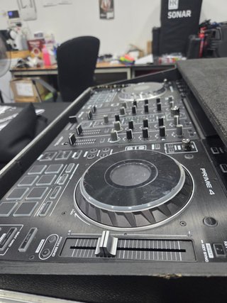 Denon DJ Prime 4 Controller