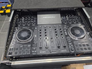 Denon DJ Prime 4 Controller