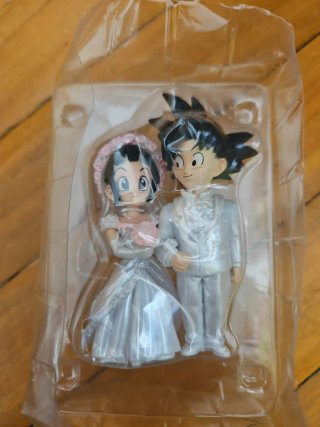 Figuras Goku y Milk Boda