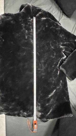 Chaquetón negro de pelo sintético Negro