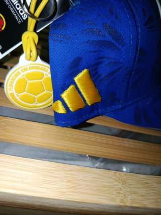Gorra Adidas Colombia Futbol Azul y Dorado