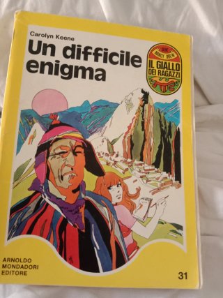 4 gialli Nancy Drew.
