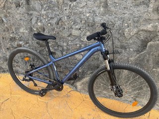 Bicicleta azul casi nueva