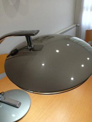 Lámpara de mesa Fase Metal Plata.